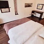 דירה Mitskevycha Square 5 *