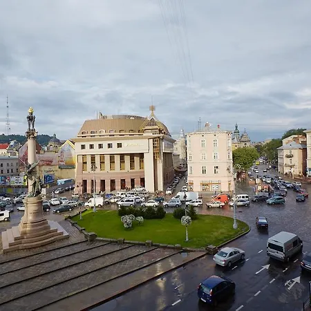 Apartment Mitskevycha Square 5