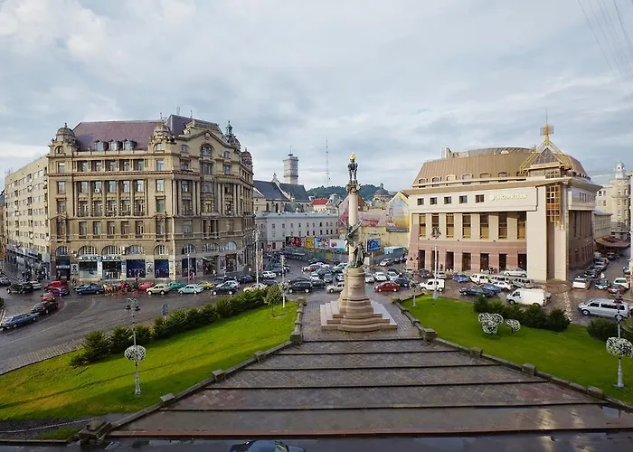 Daire Mitskevycha Square 5 *