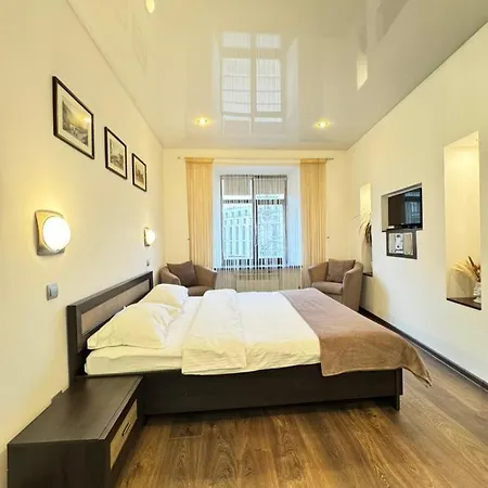 Apartament Mitskevycha Square 5 *