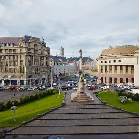 Apartament Mitskevycha Square 5 *